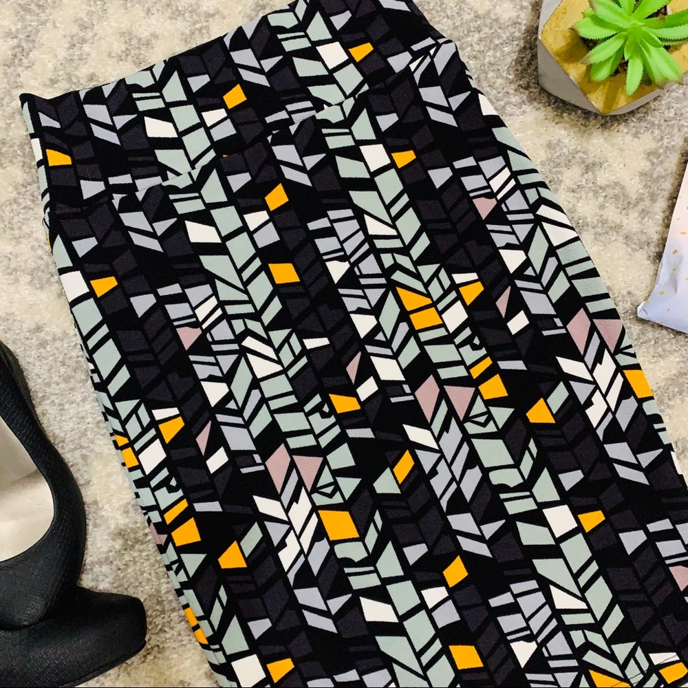 Lula Roe Cassie pencil Skirt NWOT